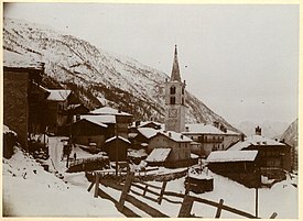 Gabinio.Valle Di Aosta-Valtournenche, Paquier, Veduta Invernale Del Paese Col Campanile Della Chiesa 33A6.jpg