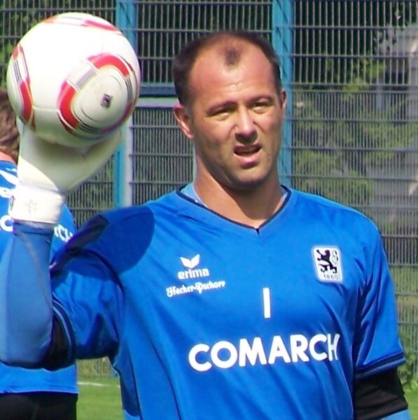 File:Gabor Kiraly 1860 2010 2.JPG