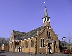 De neoromaanse gereformeerde kerk uit 1908 (Ytzen van der Veen)
