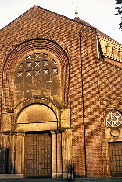 Westfassade der Heilig-Kreuz-Kirche im Jahr 1965 noch in der ursprünglichen Gestaltung von 1914