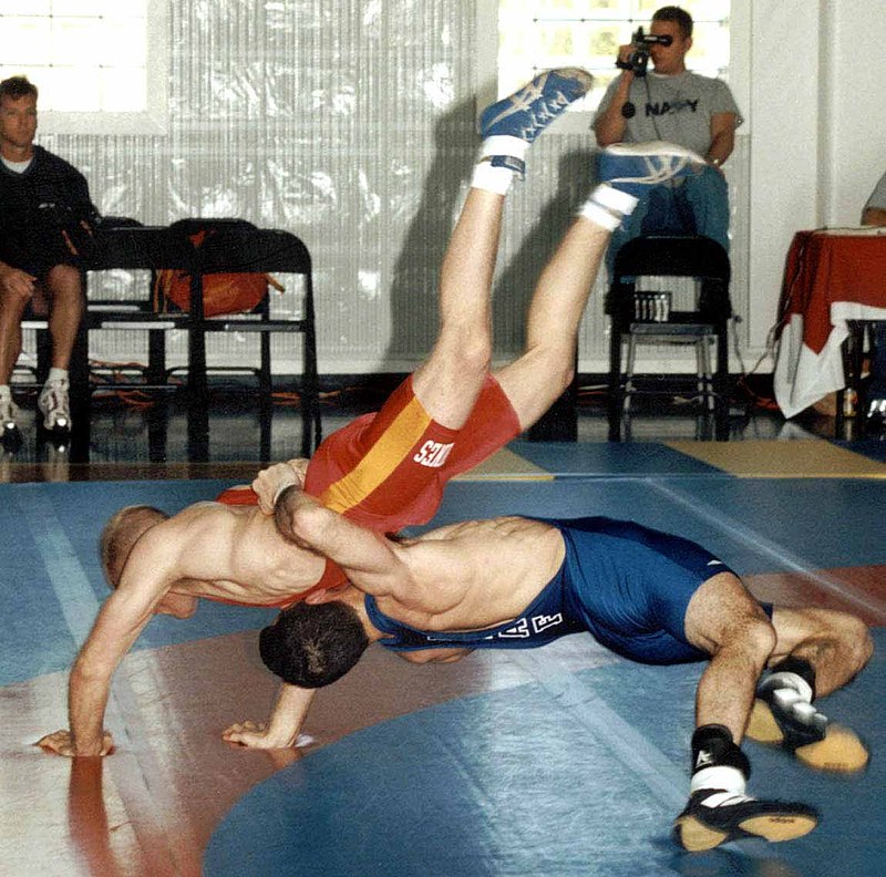 Atleta lutador na luta de duelo de luta livre grecoromana luta