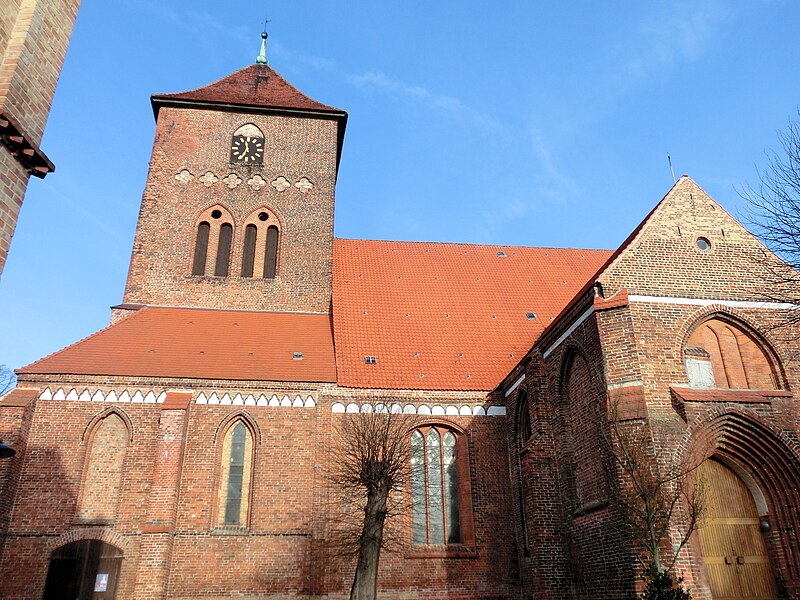 File:Grevesmuehlen Stadtkirche 3 2013-12-02.JPG
