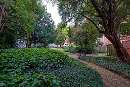 Binnentuin gezien in de richting van De Tuin