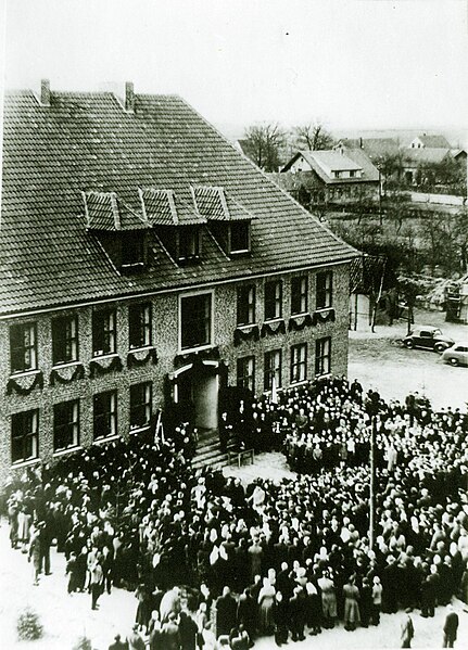 File:Grundschule Oyten 1952.jpg