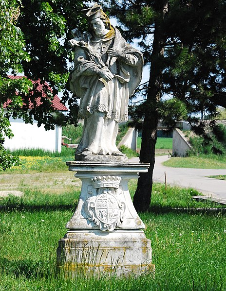 File:GuentherZ 2011-05-21 0005 Platt Statue Johannes Nepomuk.jpg