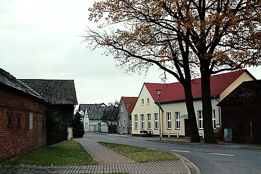 Guhrow, Am Sportplatz