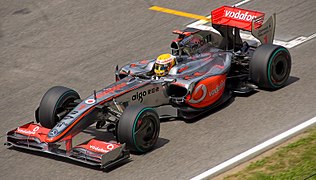 Hamilton in die McLaren MP4-24