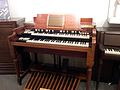 Ein Modell einer Hammond-Orgel, die B3. Man hat sie ab dem Jahr 1954 gebaut.