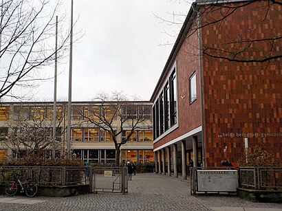 So kommt man zu Heinz-Berggruen-Gymnasium mit den Öffentlichen - Mehr zum Ort Hier