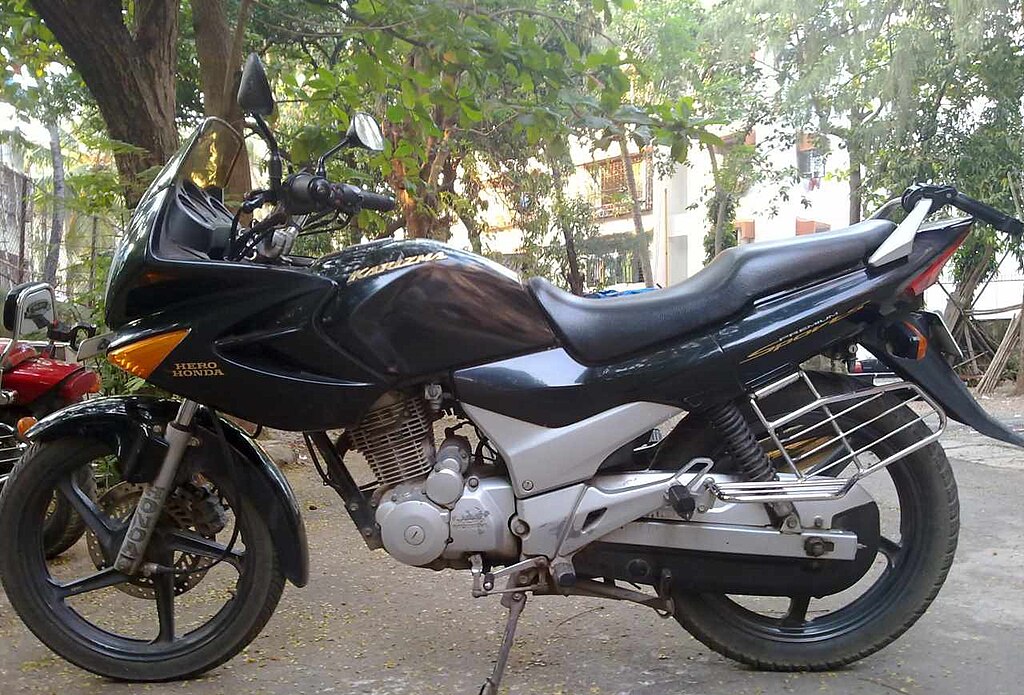 1024px-Hero_Honda_Karizma_2006_model.jpg