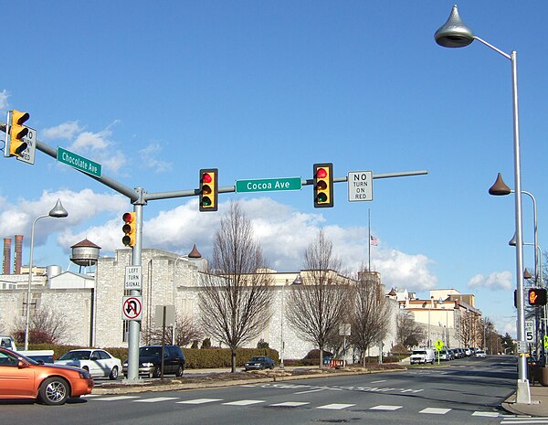 Hershey Kiss-shaped street lamps in downtown Hershey