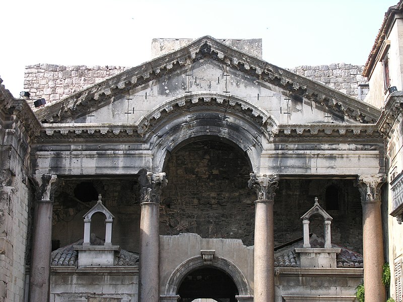 File:Historical Complex of Split with the Palace of Diocletian-108808.jpg