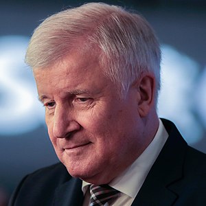 Horst Seehofer: Leben, Partei und Abgeordnetentätigkeit, Politische Positionen, Kontroversen und Kritik