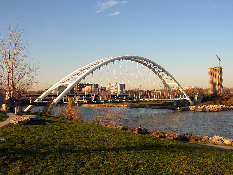 File:Humber Bay Arch Bridge in 2005 -a.jpg