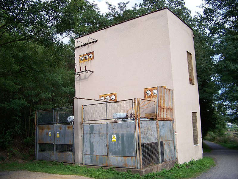 File:Husinec (PV), Na Ohradách, trafostanice (01).jpg