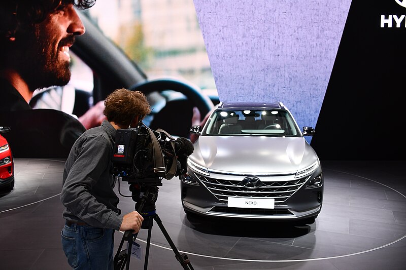 File:Hyundai NEXO Hydrogen Fuel Cell Car beim Autosalon Genf 2018 z.jpg