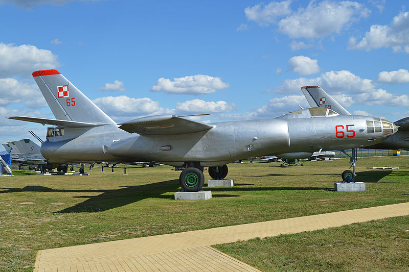 File:Ilyushin IL-28E '65' (13450694544).jpg
