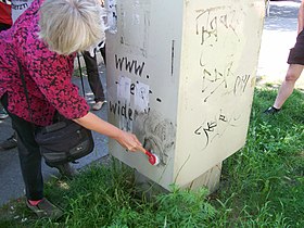 Mensah-Schramm removing graffiti in Berlin Irmela Mensah-Schramm.jpg