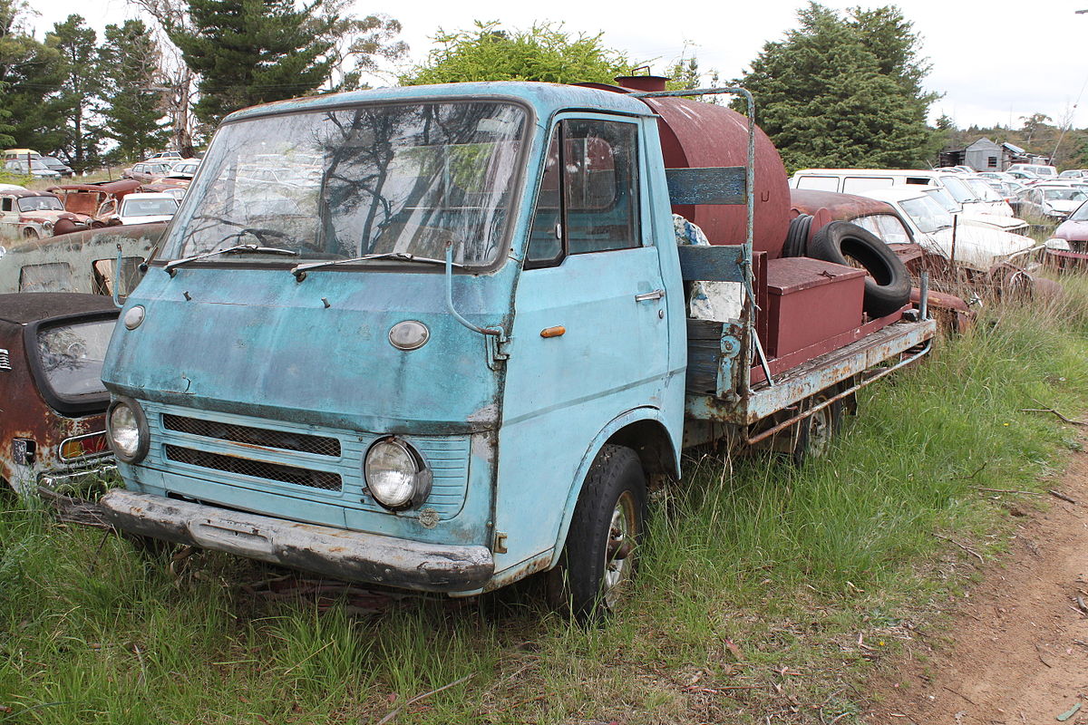 Download File:Isuzu Elf (23018392942).jpg - Wikipedia