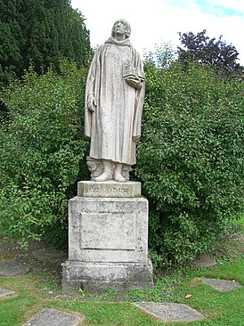 Статуя Жана де Шелль в парке его родного города Шелль, деп. Сена и Марна