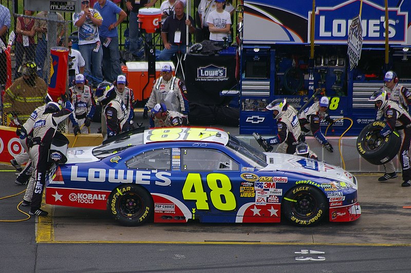 File:Jimmie Johnson Pit Stop.jpg