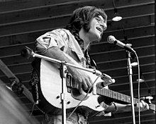 John Sebastian playing in East Lansing MI in 1970.jpg