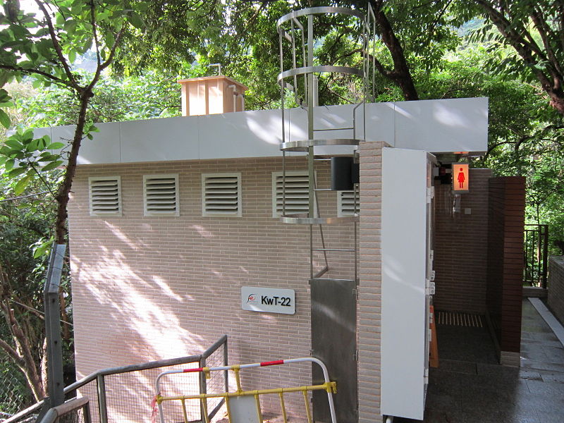 File:Kau Wah Keng Village Public Toilet (KwT-22) 2013 (2).JPG