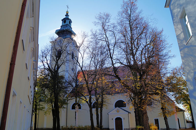 File:Kirchberg - Pfarrkirche hl. Stephan - im Spätherbst.jpg