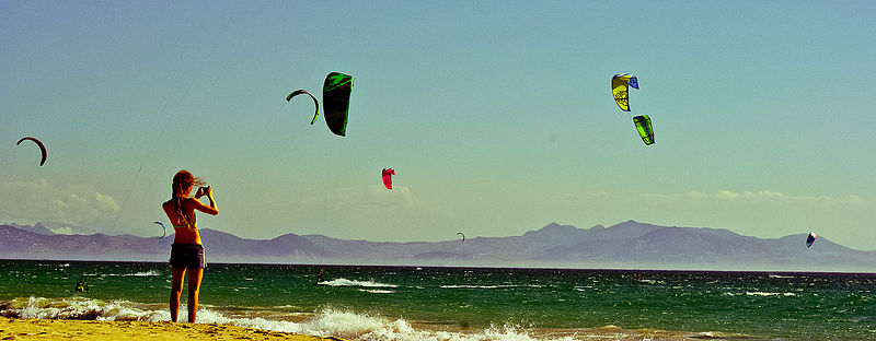 File:Kitesurfing beach in Tarifa.jpg