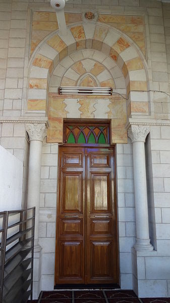 File:Koleiat Al-Share'ah Mosque, Al-lwebdeh, Amman 59.JPG