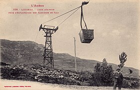 Transport du talc par téléphérique, au début du XXe siècle.