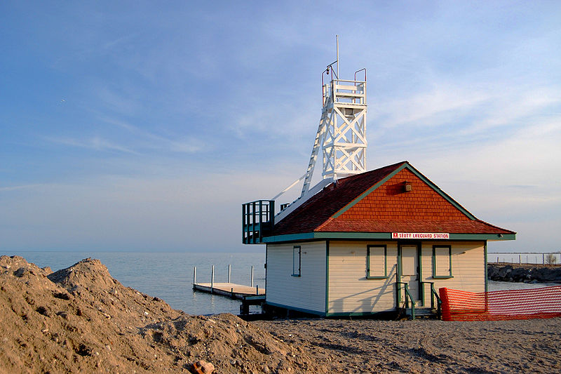 File:Lake Ontario and Leuty Lifeguard Station.jpg