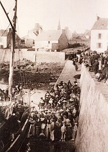 Le débarquement à l'Île-Molène vers 1920.