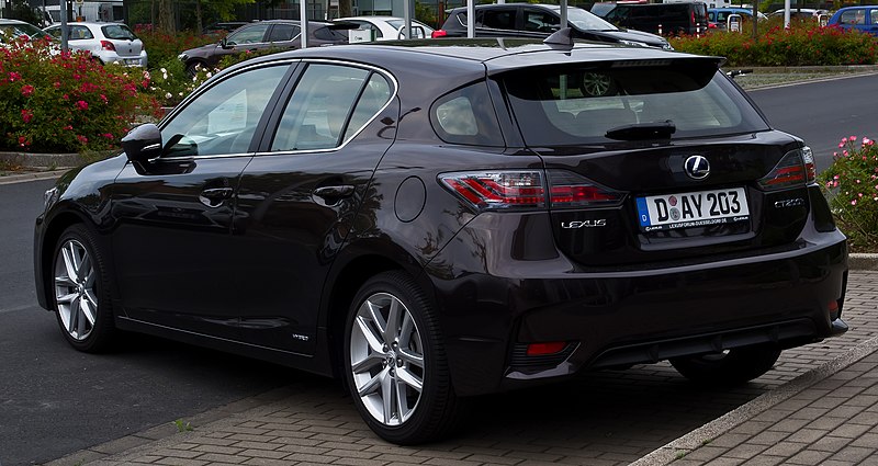 File:Lexus CT 200h Luxury Line (ZWA10, Facelift) – Heckansicht, 20. Juni 2014, Düsseldorf.jpg