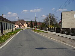 Hlavní ulice v Lochovicích