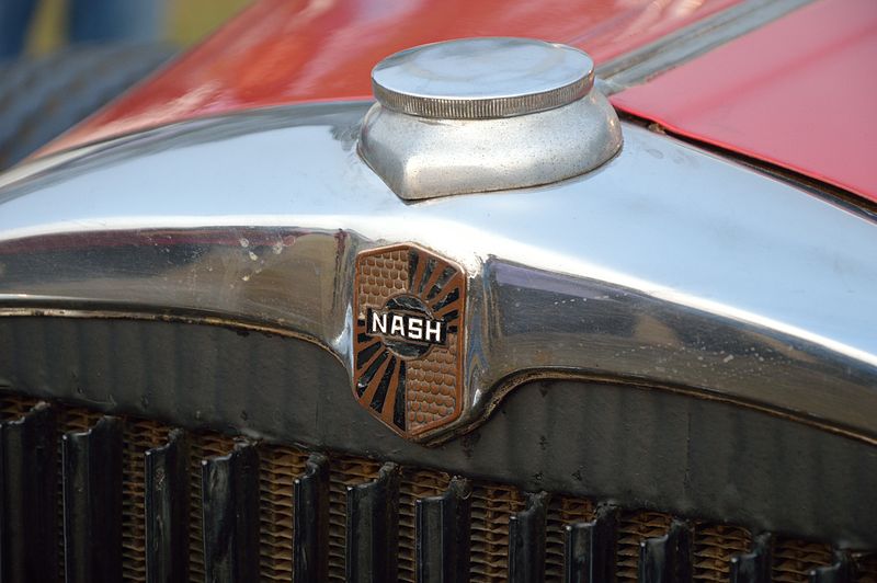 File:Logo and Radiator Cap - Nash - 1930 - 30-40 hp - 6 cyl - Kolkata 2013-01-13 3008.JPG