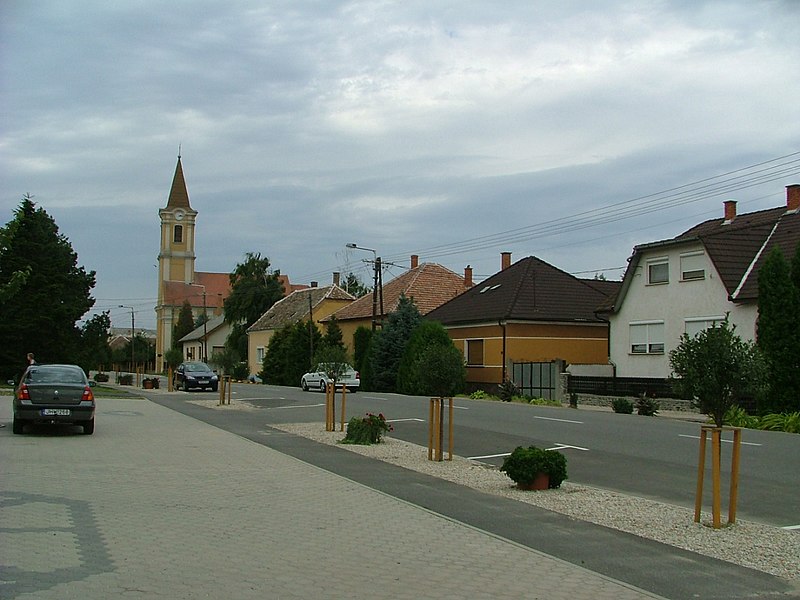 Két kockaház Lövőn (a kép közepén), Győr-Moson-Sopron vármegyében