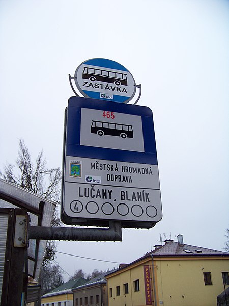 File:Lučany, Blaník, označení zastávky.jpg