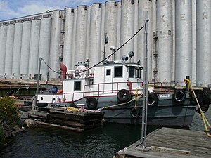 MV Robert W am Dock.jpg