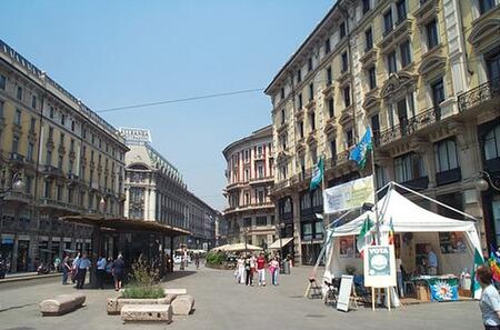 An election campaign street stall for DL in Milan, 2004