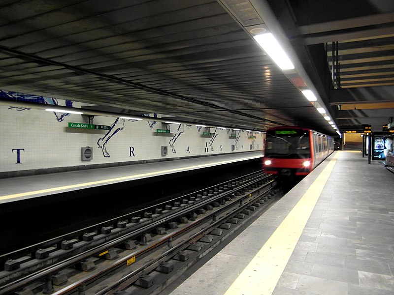 File:Metro de Lisboa - Estação Cais do Sodré (8214596277).jpg