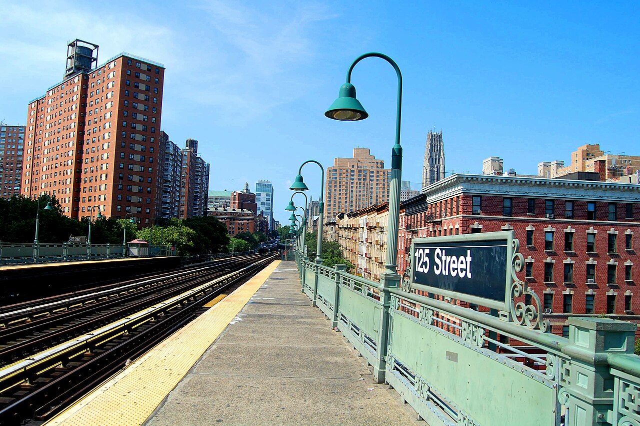 File:Metro station 125th street in NYC.JPG - Wikimedia Commons