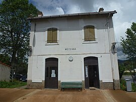 Mezzana station 2012.JPG