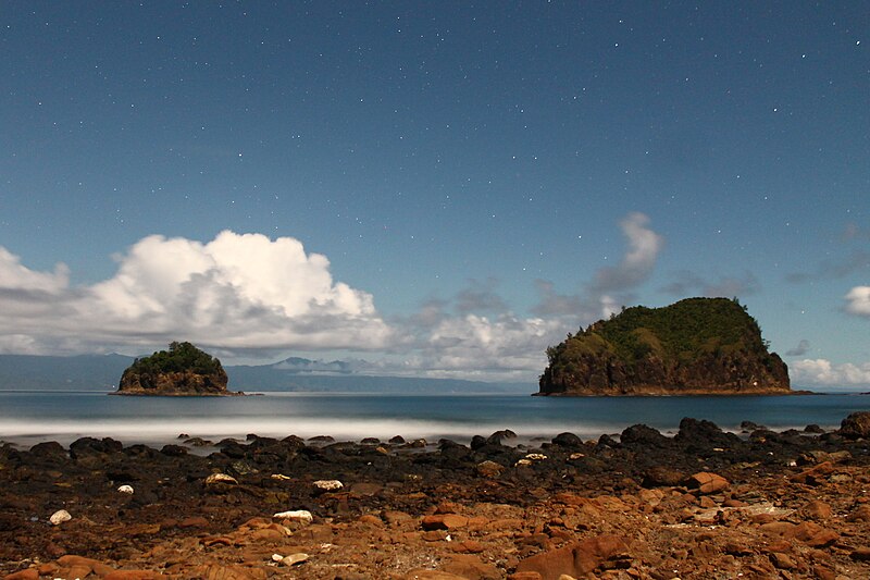 File:Midnight at Baler using long exposure.jpg