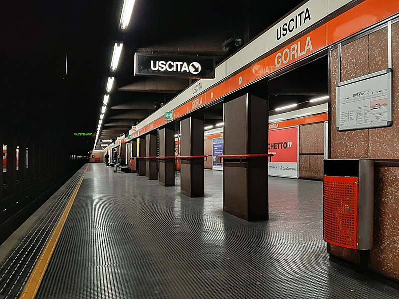 File:Milano - stazione metropolitana Gorla - banchina.jpg