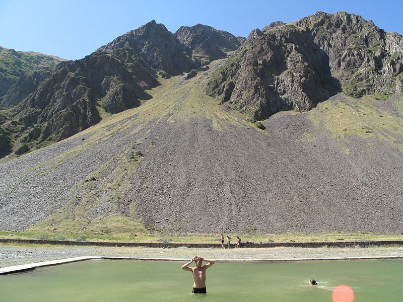 File:Mineral water pool near Arsha.jpg