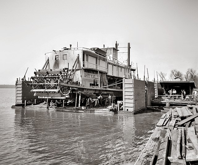 Floating drydock in Vicksburg, circa 1905