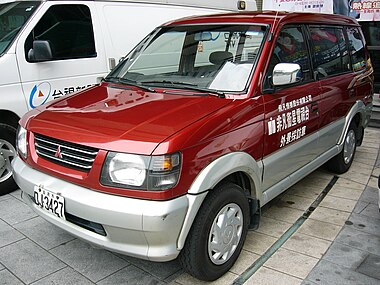 Mitsubishi Freeca of USTV DJ-3427 20100618a.jpg