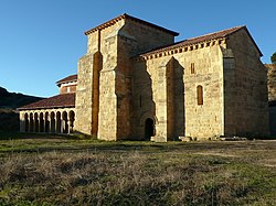 Monasterio de San Miguel de Escalada.jpg