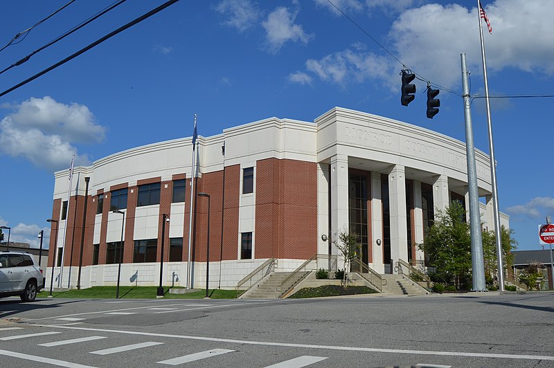 File:Monroe County Judicial Center in Tompkinsville.jpg